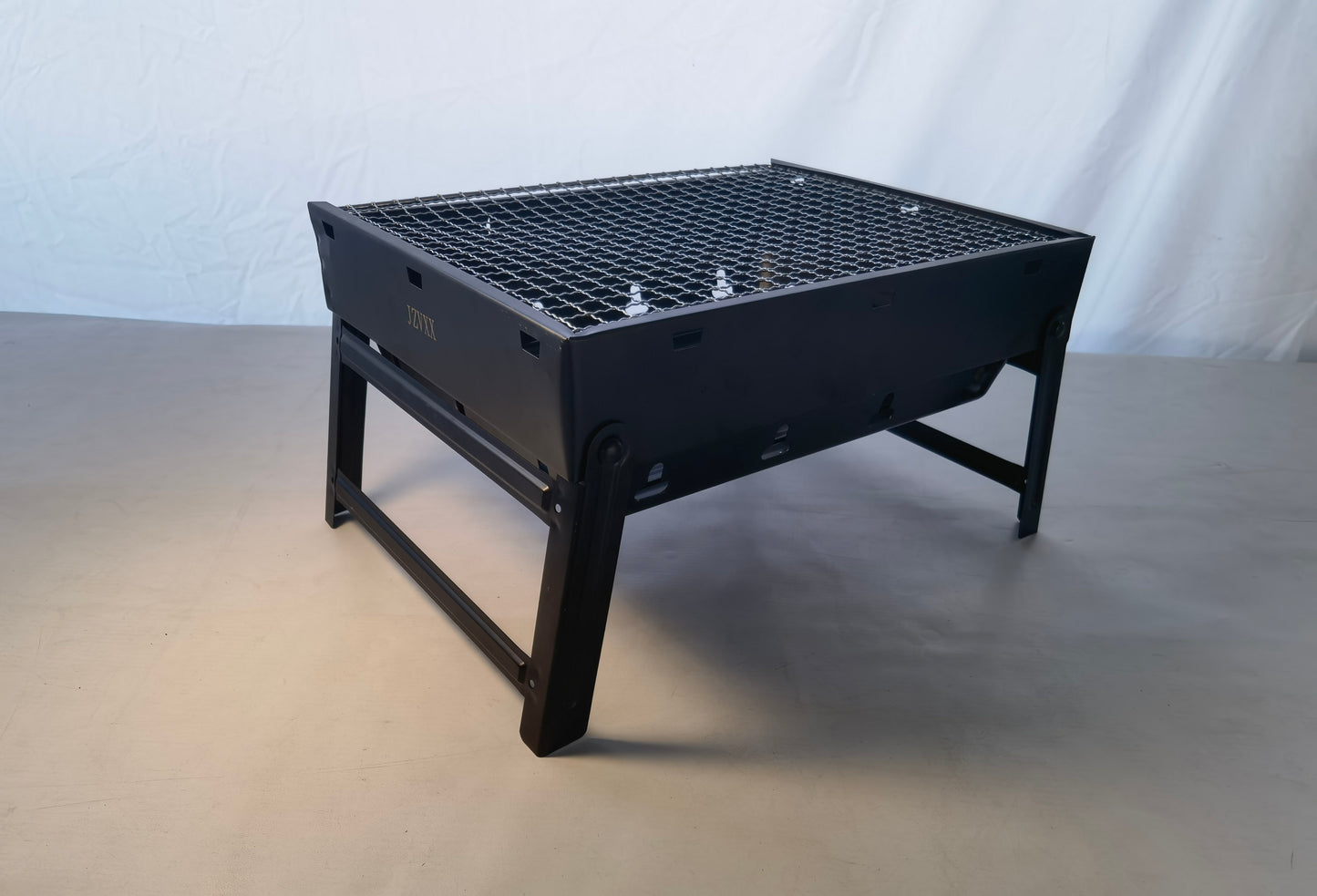 JZVXX outdoor use grill with leg