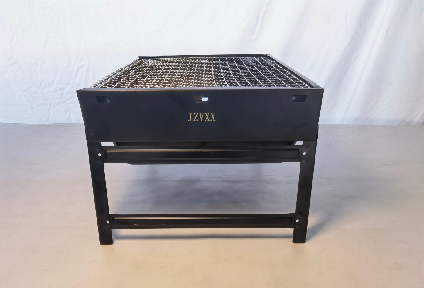 JZVXX outdoor use grill with leg